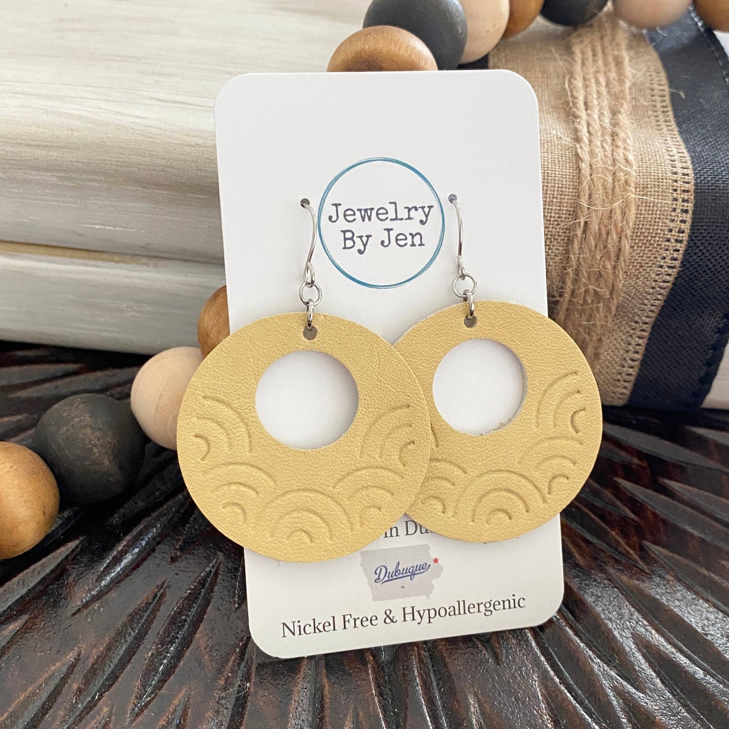Embossed Medium Rainbow Circle: Pale Yellow