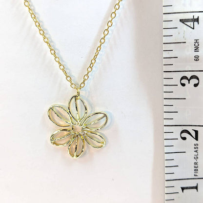 Flower Pendant Necklace in Gold