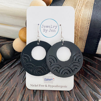 Embossed Medium Rainbow Circle: Black