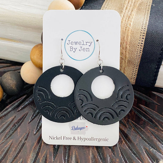 Embossed Medium Rainbow Circle: Black