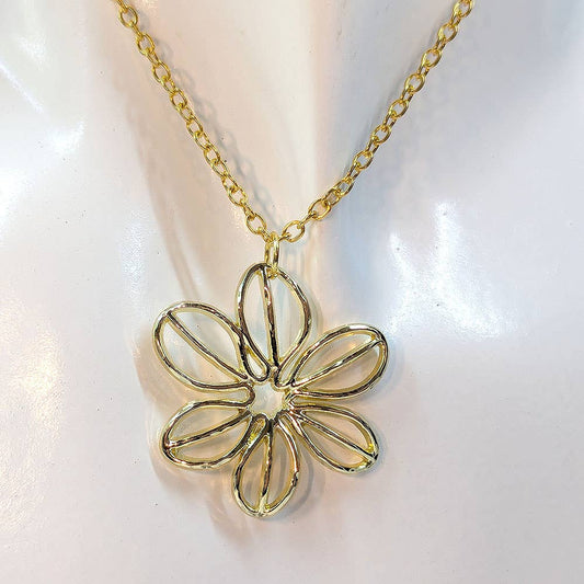 Flower Pendant Necklace in Gold