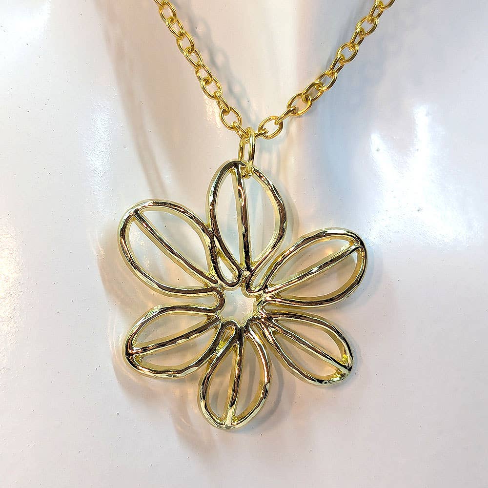 Flower Pendant Necklace in Gold