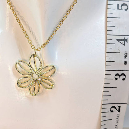 Flower Pendant Necklace in Gold