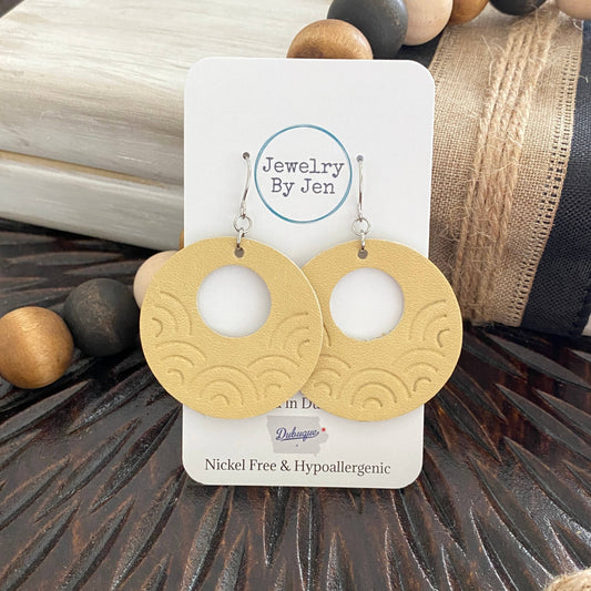 Embossed Medium Rainbow Circle: Pale Yellow