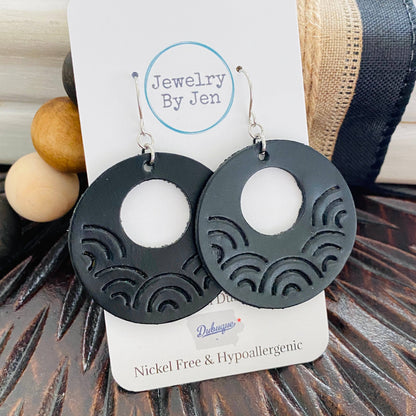 Embossed Medium Rainbow Circle: Black